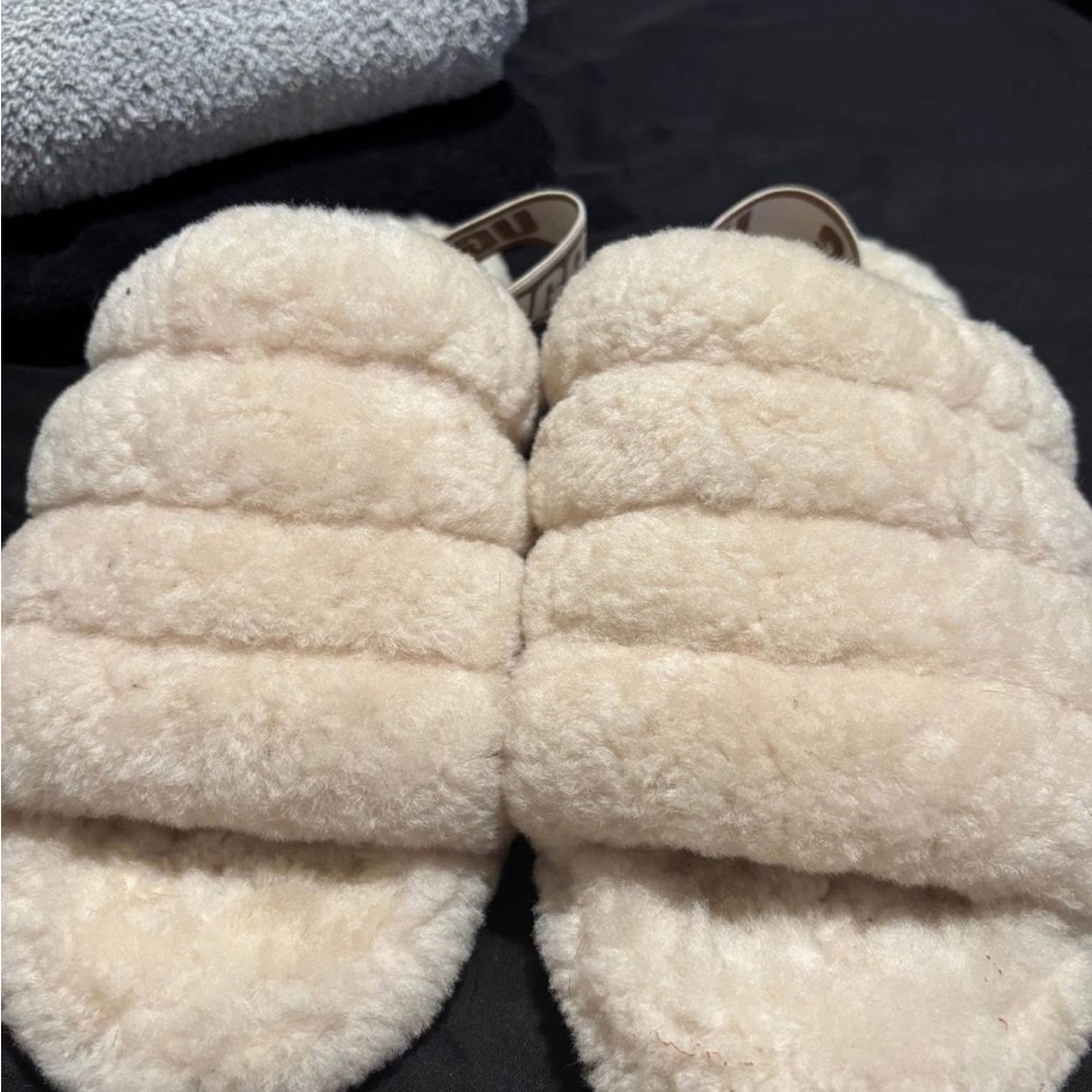 UGG Fluffy Cream Sandals